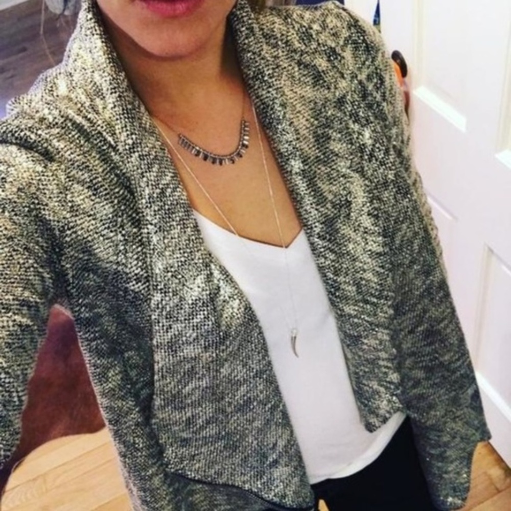 :: Stella & Dot Delicate Horn Necklace - Picture 7 of 9